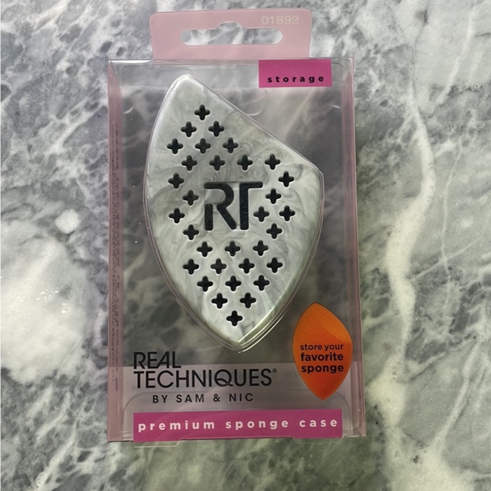 New‎ Real Techniques Premium Sponge Case